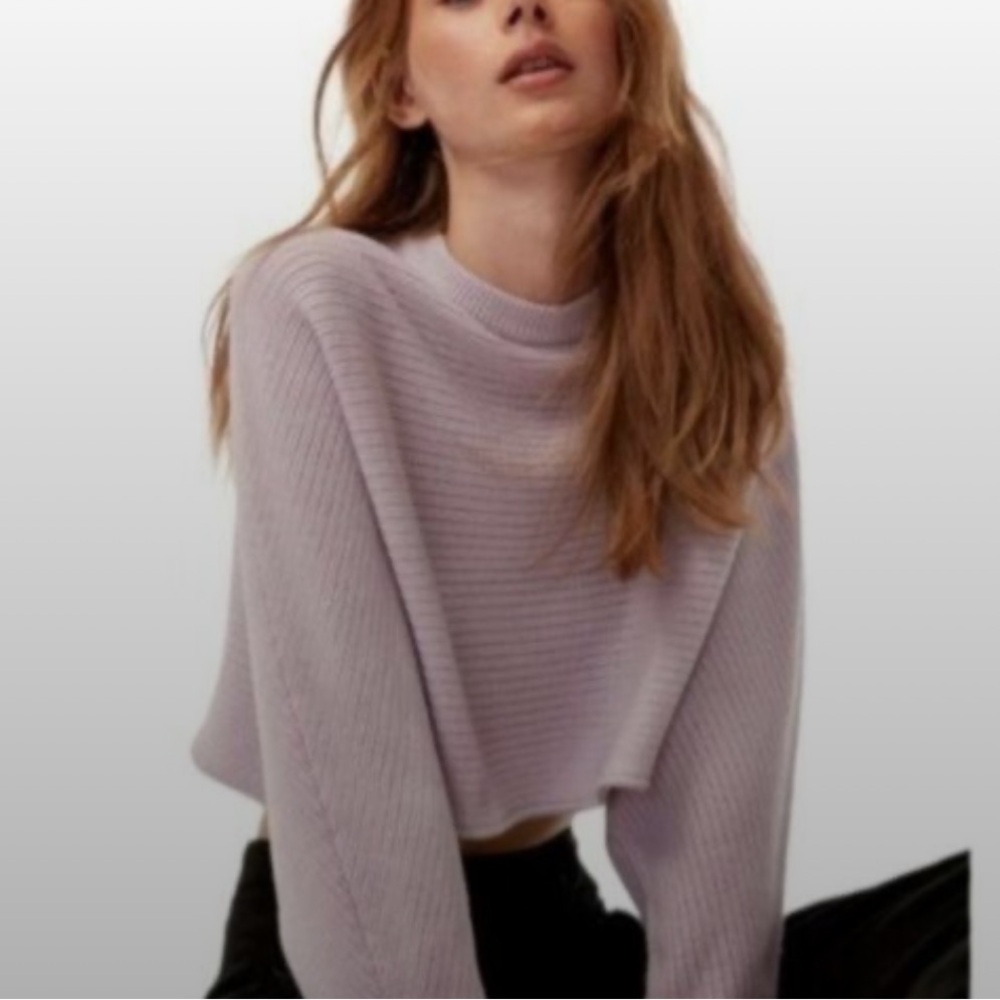 Aritzia Wilfred Free Lolan Cropped oversized Sweater in lavender purple sz med